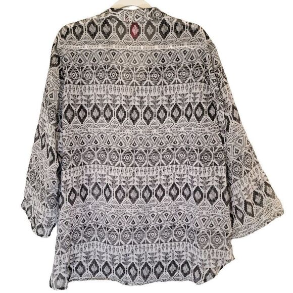 Mix and Co Aztec Popover Sheer Blouse Womens 3X Black Roll Tab Sleeve Vneck - Picture 2 of 10